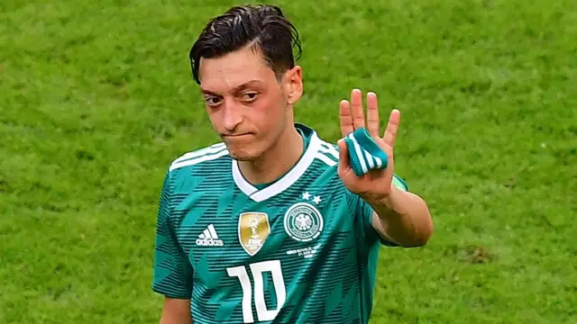 Mesut Oezil Posting Gambar Peta Israel Dicoret Diganti Tulisan Palestina, Yahudi Bereaksi?