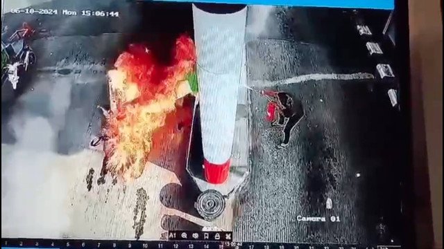 Selang Bensin Masih Nyangkut di Mobil, Dispenser SPBU Roboh dan Terbakar