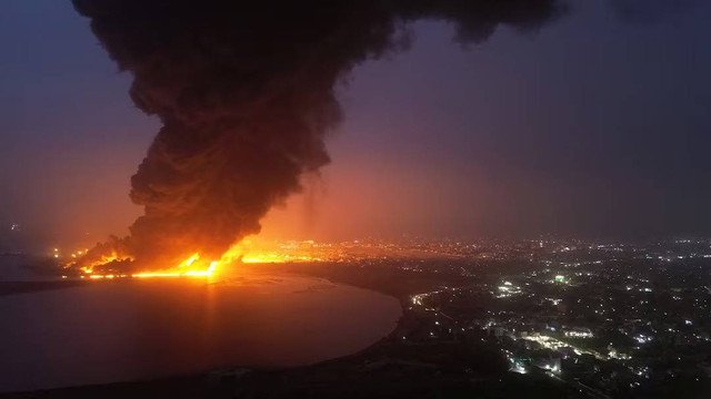 Israel Serang Pelabuhan Hodeidah Yaman, Puluhan Orang Terluka