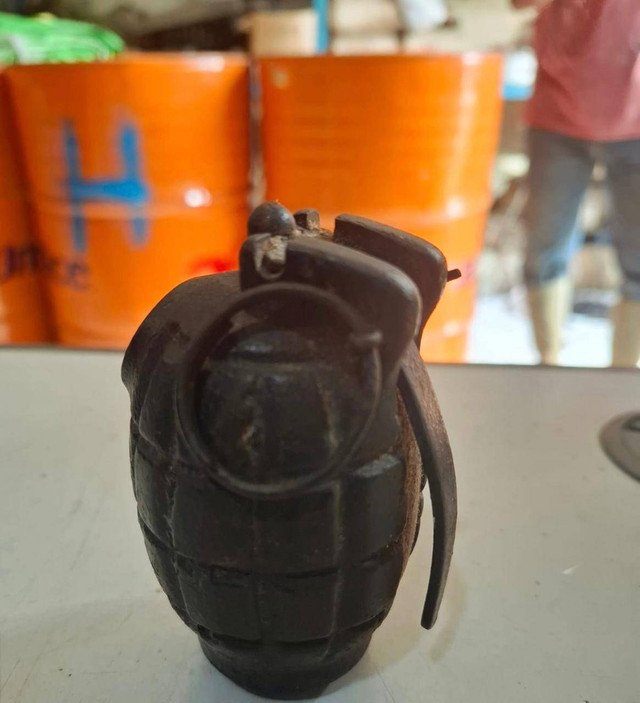 Tim Jibom Amankan Granat Tangan Aktif di Gudang Barang Bekas