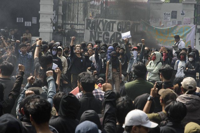 Dituduh Intel, Jurnalis iNews TV Bandung Dipukuli Demonstran