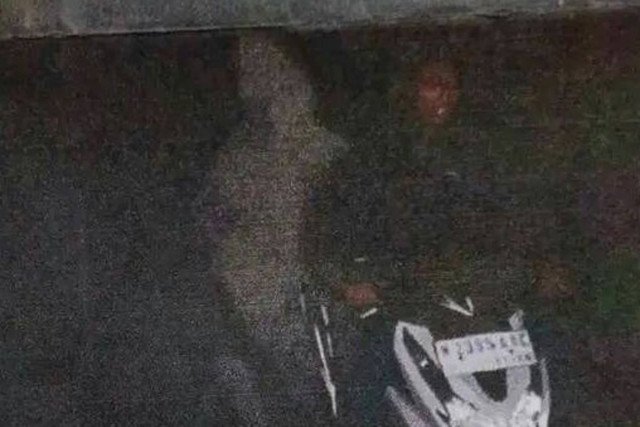 Geger Pemotor Tak Pakai Helm Bonceng Pocong Tertangkap Kamera e-Tilang