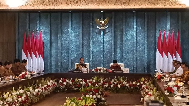 Jokowi Pimpin Sidang Kabinet Terakhir di Istana Garuda IKN Sebelum Masa Tugasnya Berakhir