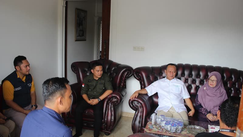 Didatangi Pantarlih, Ketua DPRD Lampung Selatan Hendry Rosyadi Beri Pesan Khusus Buat Panita dan Masyarakat