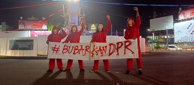 Seruan Bubarkan DPR Menggema di Bandar Lampung, Klasika Gelar Aksi di Tugu Adipura