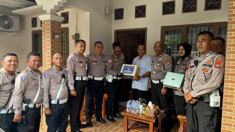 Satlantas Polresta Bandar Lampung Sambangi Purnawirawan Polri