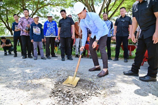Pemkab Lampung Selatan Perbaiki Jalan Rusak di Kawasan Kalianda