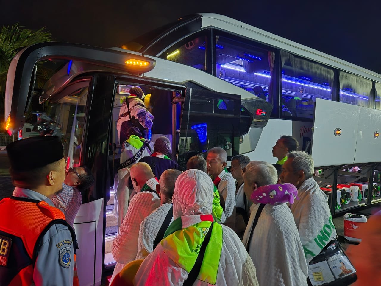 Jemaah Haji Kloter Kedua asal Lampung Berangkat Langsung Pakaian Ihram