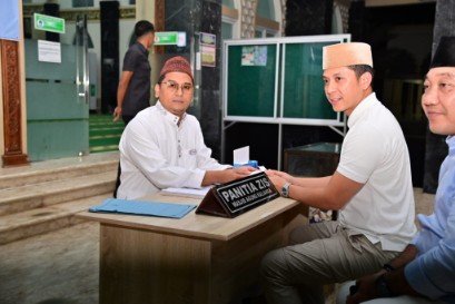 Tahun Ini Egi Bayar Zakat Fitrah Di Masjid Agung Kalinda