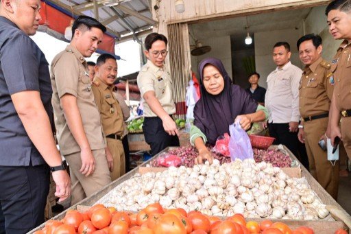 Jelang Ramadhan Egi Terjun Kepasar Pantau  Harga Bahan Pokok  Di Kecamatan Jati Agung