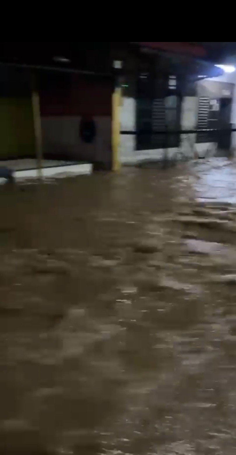 Tiga Orang Meninggal Saat Banjir Menerpa Kota Bandarlampung