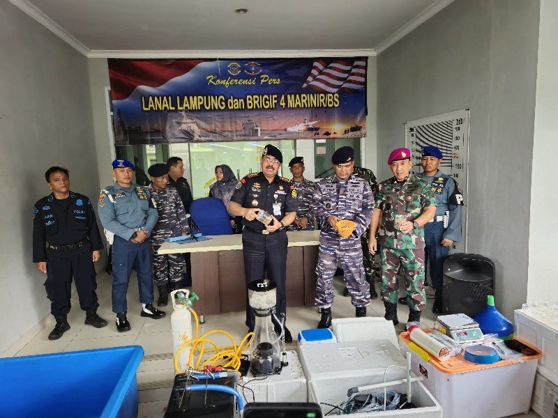 Tim Gabungan Lanal Lampung dan Brigif 4 Marinir/BS Grebek Gudang Baby Lobster