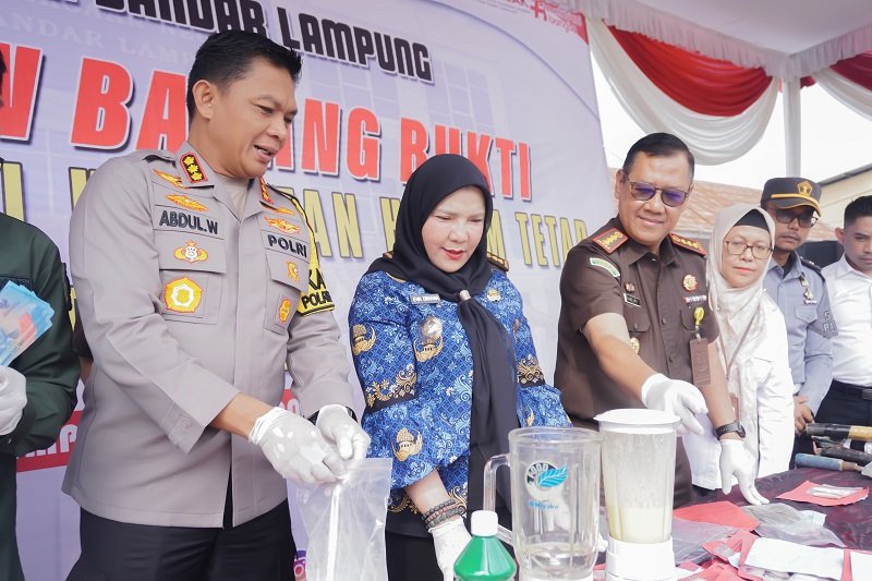 Kajari Walikota dan Kapolresta Kompak Musnahkan Barang Bukti Kejahatan Pakai Blender