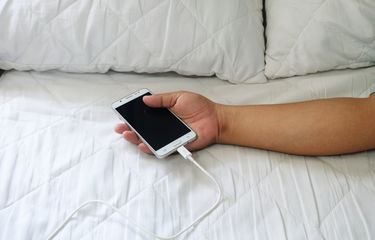 Main HP Sambil Dicharge, Pria Ini Tewas Tersengat Listrik