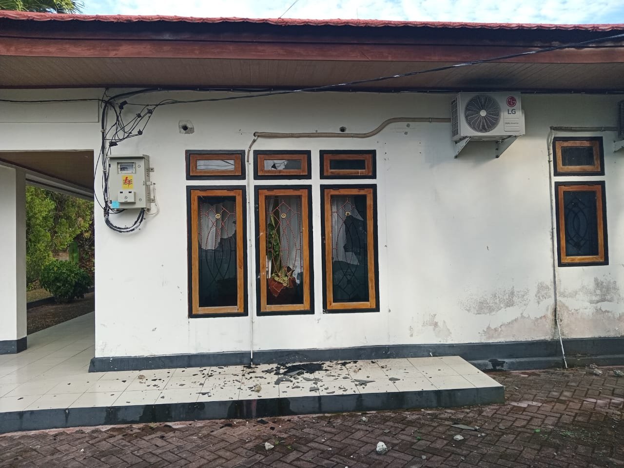 Sejumlah Orang Bertopeng Datangi Rumah Dinas Ketua DPRD Maluku Tenggara, Istri dan Anak Kabur Lompat Pagar