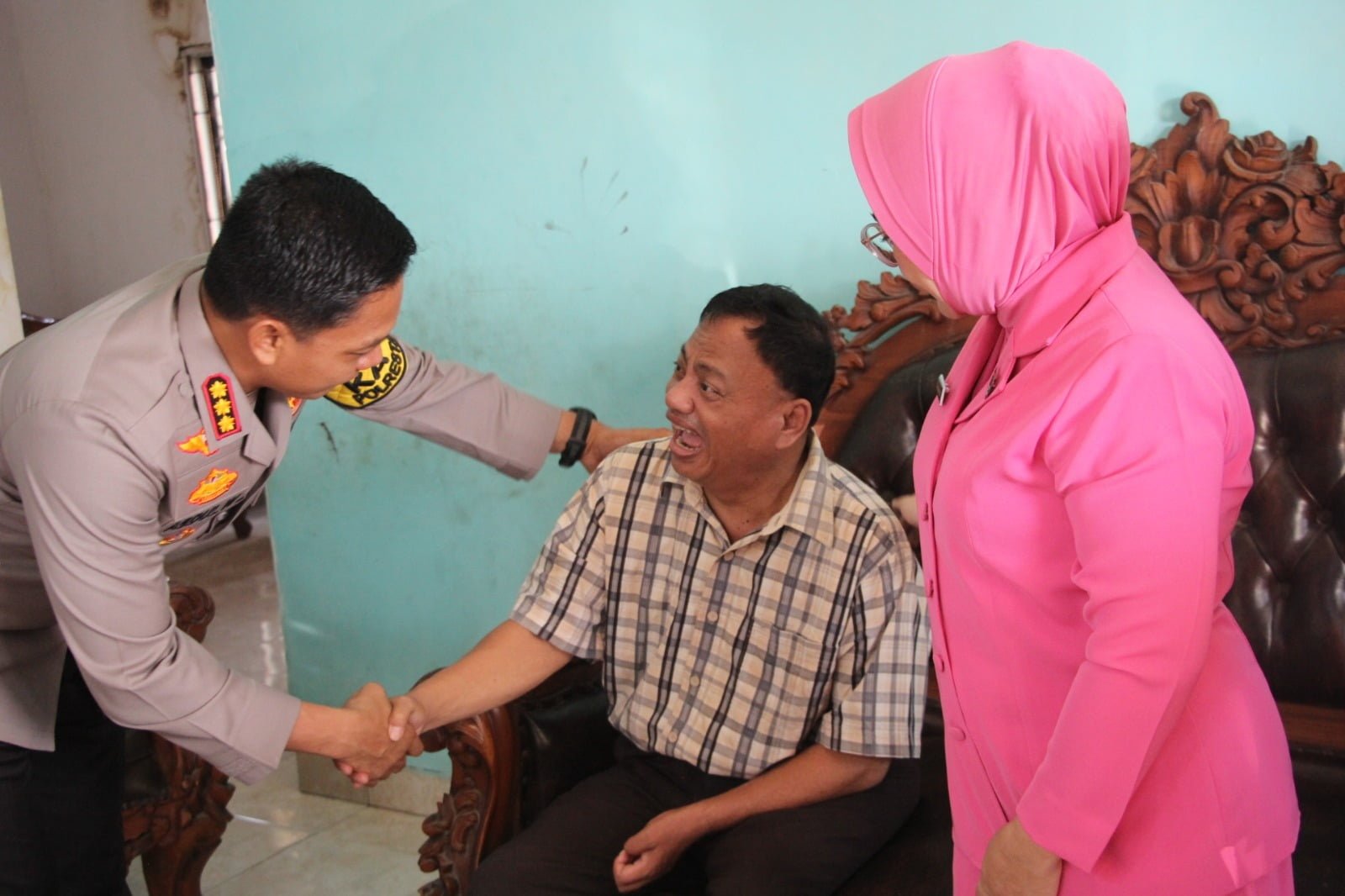 HUT ke-78 Bhayangkara, Kapolresta Bandarlampung Kunjungi Purnawirawan dan Anggota yang Sakit