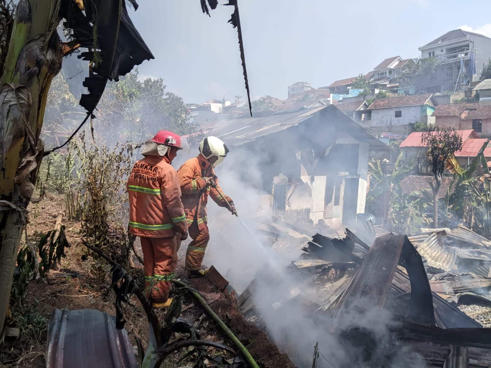 Korsleting Listrik, Tiga Rumah Non Permanen Terbakar