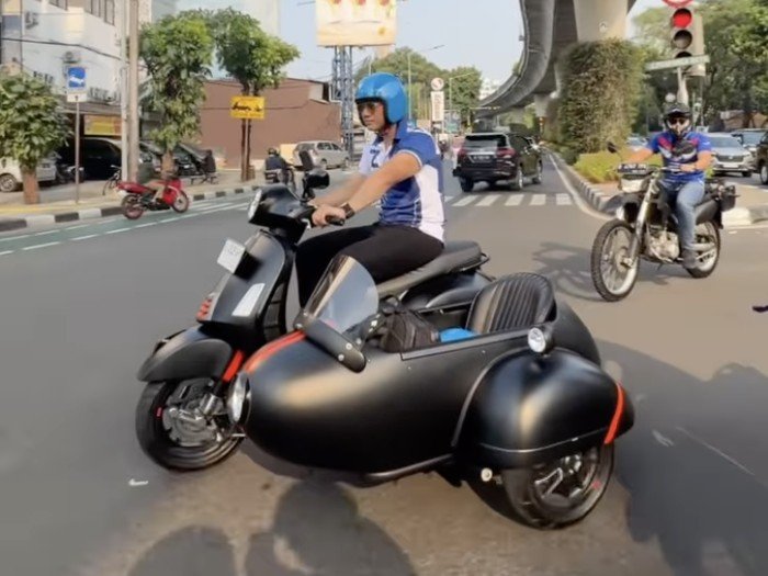 Nonton Grand Final Proliga 2024 AHY Tunggangi Vespa Super Sport, Berapa Pajaknya?