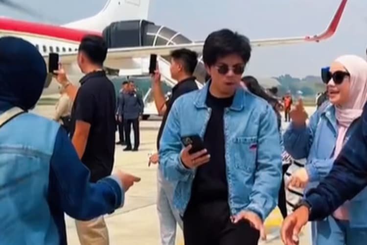 YouTuber Atta Halilintar Tak Sengaja Gandeng Tangan Nagita Slavina, Aurel Langsung Bereaksi