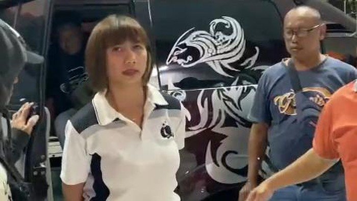 Buat Konten Sambil Teriak Teriak dan Buat Resah Warga, Yuni Utami Eks Polwan Dibawa Dinsos ke RSJ Solo