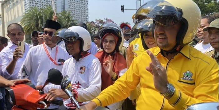 Imam Ririn Daftar Pilwalkot ke KPU Depok Pakai Vespa Matic