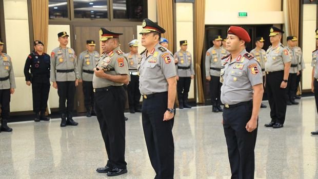 Kapolri Gelar Upacara Upacara Korps Raport 12 Polisi Naik Pangkat, 7 Polisi Pecah Bintang