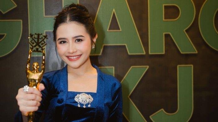 Prilly Latuconsina Mengaku Sering Dibully Sampai Harus Kenakan Pakaian Anak SMP